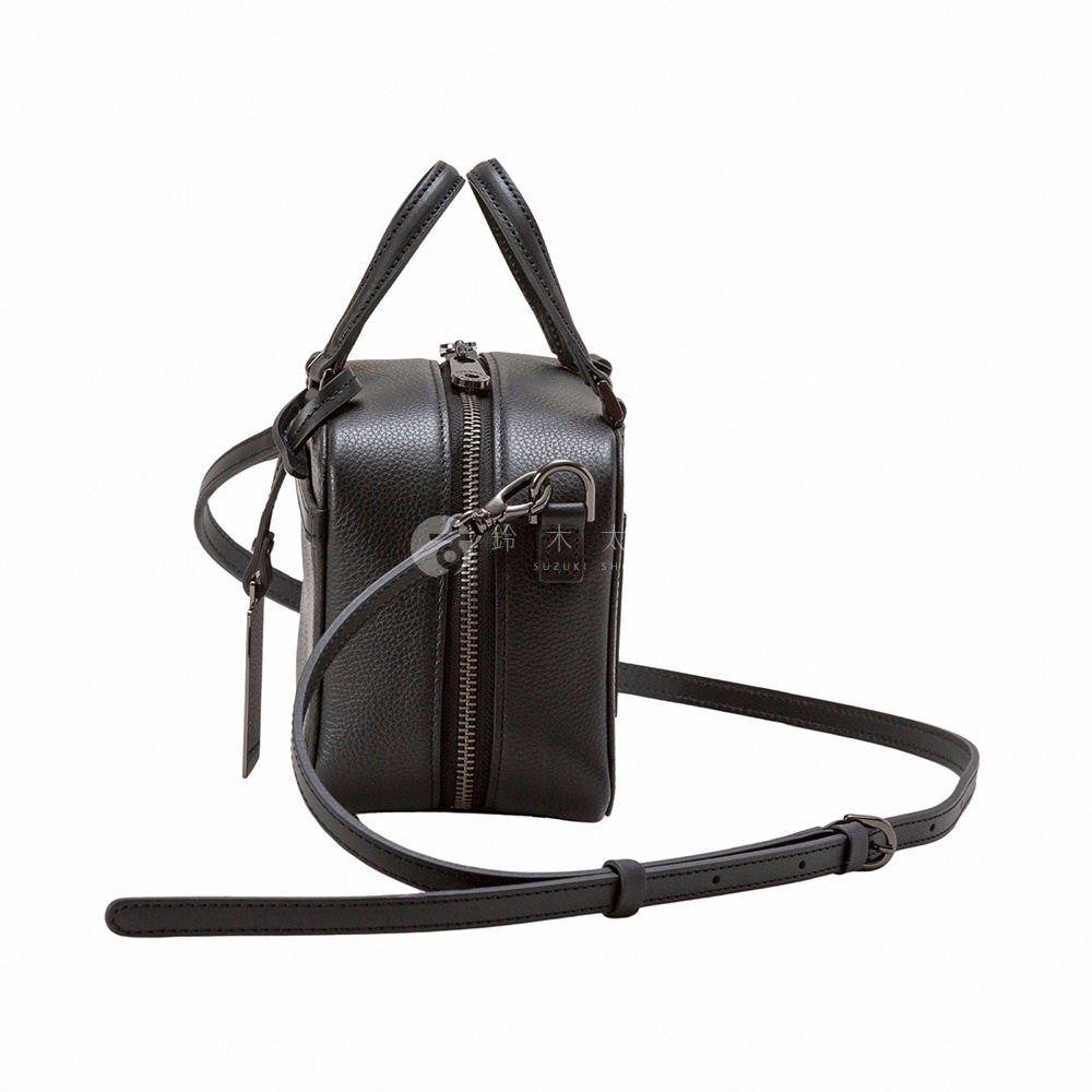 JETTER 迷你箱型包 CJTF-038，黑色荔枝紋皮革材質，設有雙提把和可拆卸肩帶，側面有拉鍊開合。