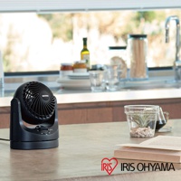 黑色極靜音迷你型空氣循環扇，黑色塑膠機身，可調角度。