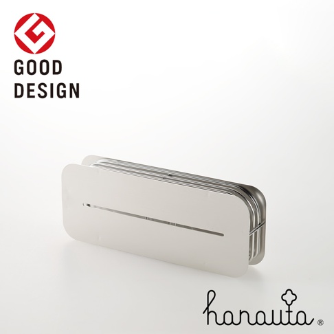 不鏽鋼臥式刀座，銀色，由多片不鏽鋼板組成，設計簡約，帶有橫向狹縫。