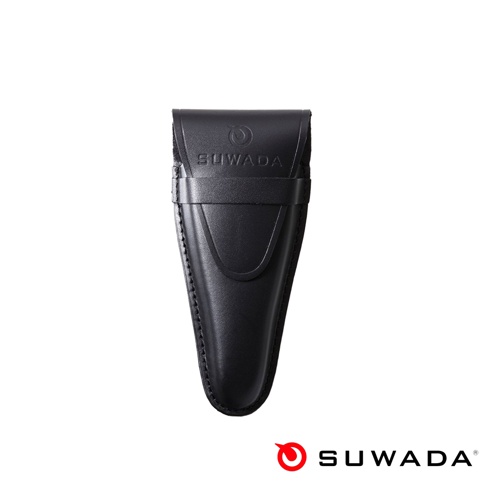 黑色皮革製成的 SUWADA 指甲剪收納套，帶有品牌標誌和固定帶，設計簡潔。