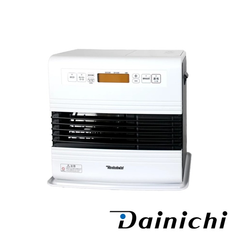 白色電子式煤油暖氣機，頂部有操作面板，顯示螢幕，以及按鈕。機身前方有黑色柵欄狀出風口，下方有 Dainichi 品牌標誌。