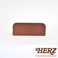 職人手作皮革托盤式收納筆袋，棕色皮革，拉鍊設計，品牌HERZ字樣。