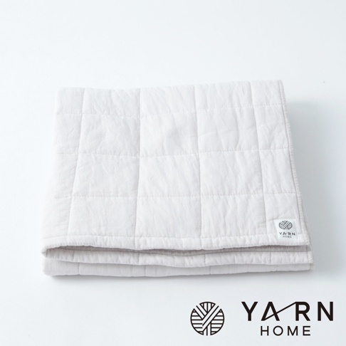 UKIHA 脫脂棉混紗速乾格紋浴巾，白色，表面帶有細緻的格紋縫線，材質柔軟，呈現自然的蓬鬆感。