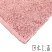 粉紅色絨毛浴墊，材質柔軟，邊緣有精緻縫線，角落印有「日本桃雪」標誌。