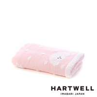 粉紅色嬰兒毛巾，帶有白色點點圖案及可愛的白色小狗刺繡。毛巾質感柔軟，邊緣為白色滾邊。