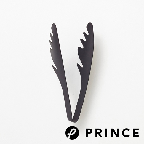 黑色萬用料理麵食分菜夾，採用不鏽鋼材質，兩端設有鋸齒狀夾口，方便夾取麵食或其他食材。