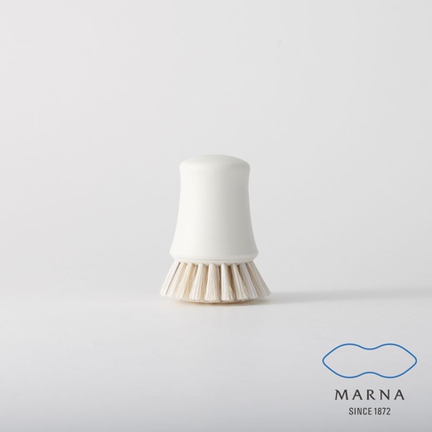 白色抗菌刷毛廚房清潔刷，圓潤的握柄，刷毛呈扇形展開，適用於清潔鍋具和碗盤。