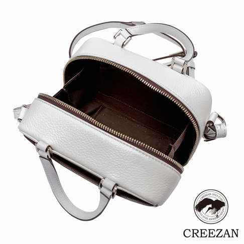 JETTER 迷你箱型包 CJTF-038，白色皮革材質，箱型設計，頂部有提把，側邊有可調式背帶扣環，拉鍊開合，內部有隔層。