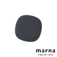 marna TOKYO 1872 標誌旁是圓角方形的深灰色防刮防滑砧板