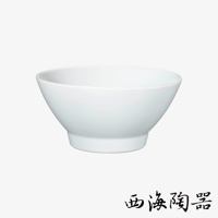 一個純白色、簡潔設計的陶瓷料理丼碗，碗身呈錐形，底部有穩固的座圈，整體材質為陶瓷，直徑約18公分。