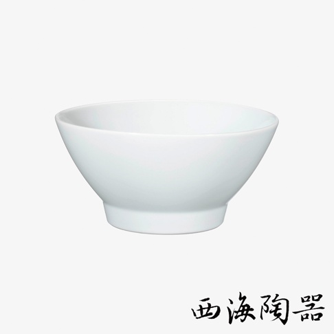 一個純白色、簡潔設計的陶瓷料理丼碗，碗身呈錐形，底部有穩固的座圈，整體材質為陶瓷，直徑約18公分。