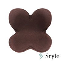 Style 品牌深棕色花瓣造型美姿調整坐墊，頂部有Style品牌標誌
