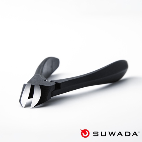 日本職人指甲剪，黑鋼款，S 尺寸。整體為霧面黑色，剪刃部分為銀色拋光鋼材，呈現簡潔俐落的設計。