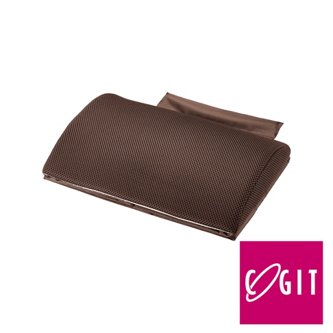 棕色網狀材質的車內置物靠墊，帶有一個同色系織物蓋板，整體造型符合人體工學，適合放置於車內座椅。