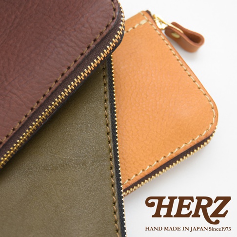 職人手作皮革經典拉鍊長夾，展示深棕色、軍綠色與焦糖色皮革，搭配金色拉鍊。