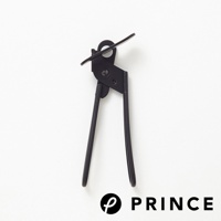 黑色金屬旋轉開罐器，具有人體工學手柄和切割輪。