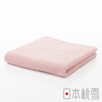 粉色居家毛巾，材質柔軟，表面有細緻絨毛，折疊整齊，背景為白色。