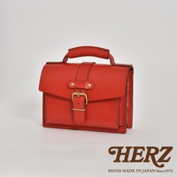 職人手作皮革迷你單肩包，紅色，設有金色搭扣和提把，經典混合風格。