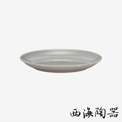波佐見燒 Common 陶瓷料理盤，18公分，淺灰色，圓形，陶瓷材質，造型簡約。