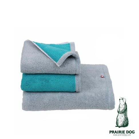 今治純棉翻轉色彩雙股紗大浴巾，共有灰色與藍綠色兩種顏色，材質柔軟，觸感細緻。