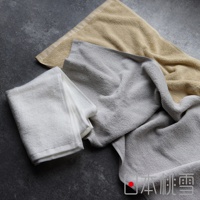 TAFFUL強悍耐洗速乾毛巾，展示米白色、灰色與淺黃色三條毛巾，材質皆為柔軟的毛巾布料，呈現簡潔的居家生活感。