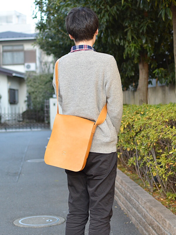 Mサイズ。革色:キャメル。