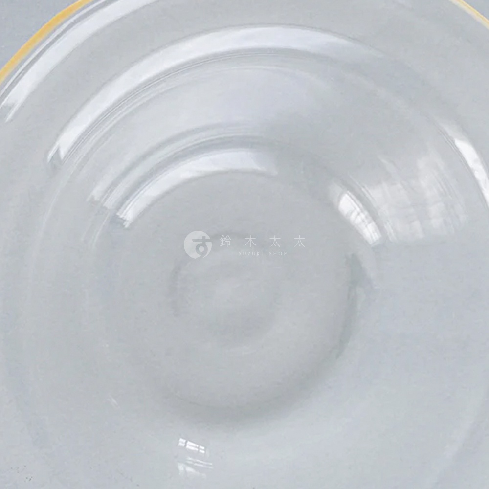 lykke 清透玻璃深型點心碗，M尺寸，材質為玻璃，碗身清澈透明，具有深型設計，邊緣可見金黃色調。