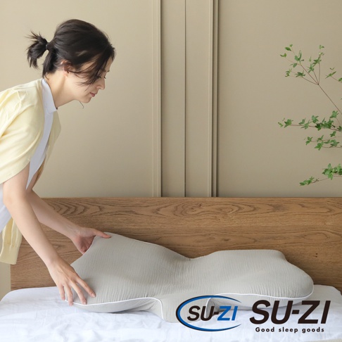 Nelture MUGON 暢快呼吸側睡止鼾枕（二代 AZ-763），淺灰色，採用特殊曲線設計，適合側睡，枕套為柔軟親膚材質，帶有白色滾邊。