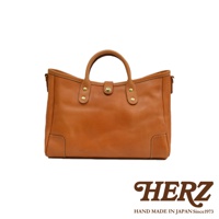 職人手作皮革托特包，淺棕色，配有兩個提把和金色金屬扣。