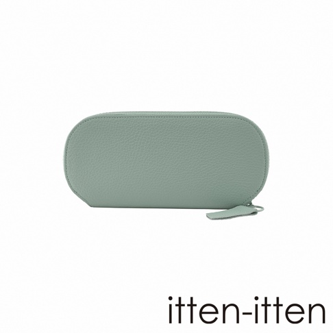 itten-itten 品牌綠色皮革長夾，帶有圓角設計與同色系小掛飾