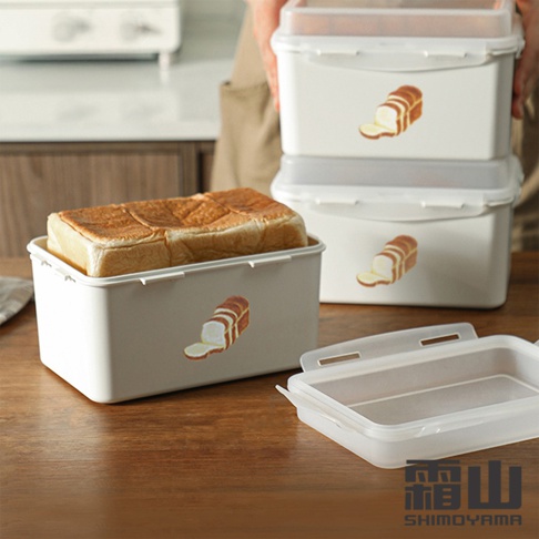 白色PP麵包保鮮盒，盒身印有麵包圖案，其中一個盒內裝有吐司。