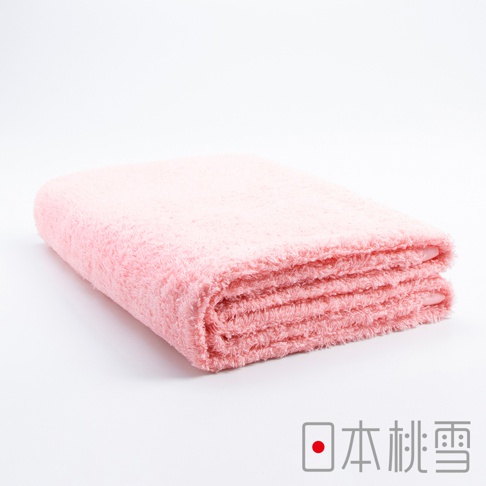 粉紅色今治細絨浴巾，材質柔軟，有細緻的絨毛感，折疊整齊，置於白色背景上。