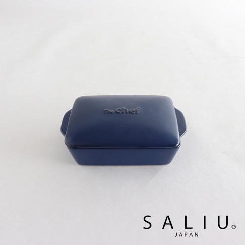 The Chef 藍色迷你耐熱陶製長方形烤盤，附有蓋子，側面有把手，蓋子上有品牌標誌。