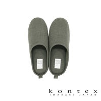 一雙灰色 MOKU 棉麻室內拖鞋，鞋面為羅紋織紋，鞋內標籤顯示「MOKU LIGHT TOWEL LINEN MADE IN JAPAN kontex」。