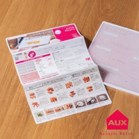 一張標有「leye 貼心教學砧板」的說明書，上面有多種切菜方式的圖示，包括蔬菜切法、肉類切法、魚類切法等，以及一個粉紅色標有「leye」品牌標誌的教學砧板。