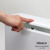 白色方形廚房按壓式垃圾桶，8.5公升容量，頂部有按鈕設計，方便單手操作開啟。