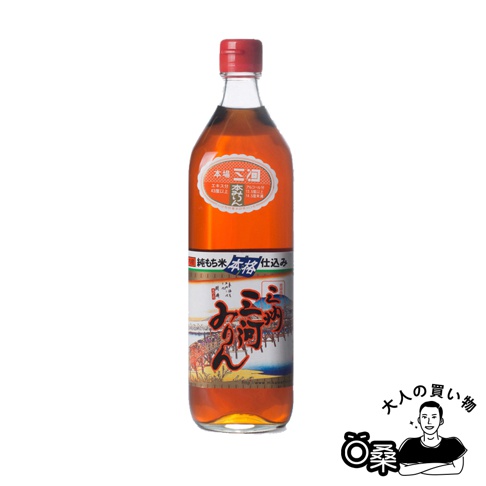 琥珀色液體裝於透明玻璃瓶中，瓶身有紅色瓶蓋，並貼有印有日文文字和風景圖案的標籤。