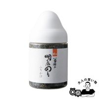 圓形透明瓶裝，白色瓶蓋，瓶身貼有白色標籤，標籤上印有日文文字，瓶內裝有深色芝麻海苔香鬆。