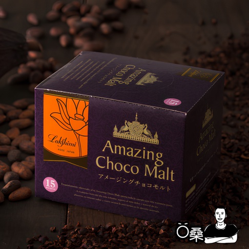 Lakshimi Amazing Choco Malt 可可風味紅茶禮盒，包裝上印有品牌標誌、商品名稱、日文及西班牙文介紹，背景為可可豆，角落有品牌 logo。