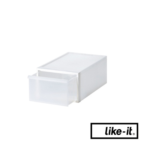 白色半透明塑膠抽屜式收納箱，可堆疊設計，抽屜部分已抽出。