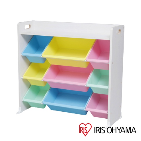 白色木質天板的玩具收納架，共三層，每層有三個不同顏色的收納盒，包含藍色、黃色、粉紅色和淺綠色。