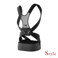 黑色加強款美姿調整背帶，採用網狀透氣材質背部支撐，搭配寬版腰帶及可調節肩帶，提供背部支撐與體態調整。