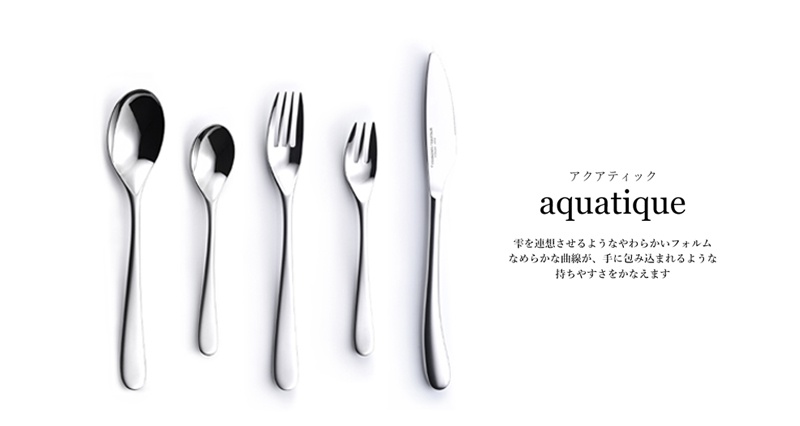 圖片文字：アクアティック aquatique 雫を連想させるようなやわらかいフォルムなめらかな曲線が、手に包み込まれるような持ちやすさをかなえます
