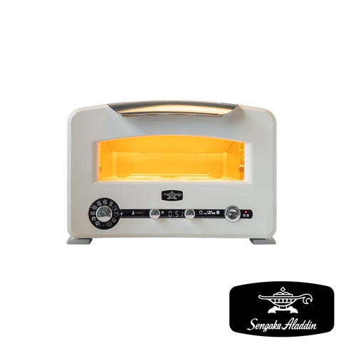 簡約白的復古多用途烤箱，設有旋鈕式操控面板、數位顯示螢幕及金屬拉把，內部加熱管發出溫暖黃光。