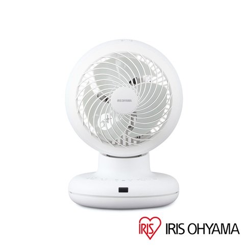 白色 IRIS OHYAMA DC空氣循環扇 PCF-BD15TEC 正面圖，呈現簡潔圓潤的機身設計，配備渦輪扇葉與底座控制面板，底部標註有紅色心型品牌標誌與文字。