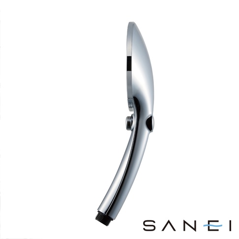 一支側面視角的銀色金屬質感三榮品牌蓮蓬頭，手把曲線流暢並帶有止水按鍵功能，底部接頭為螺紋設計，右下角配有 SANEI 品牌標誌。