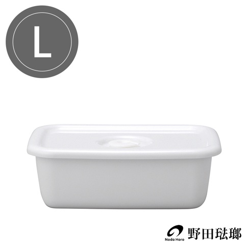 白色長方型深型琺瑯保存容器，附有白色密封蓋，蓋子中央有圓形透氣閥。左上角有一個灰色圓圈標示「L」。