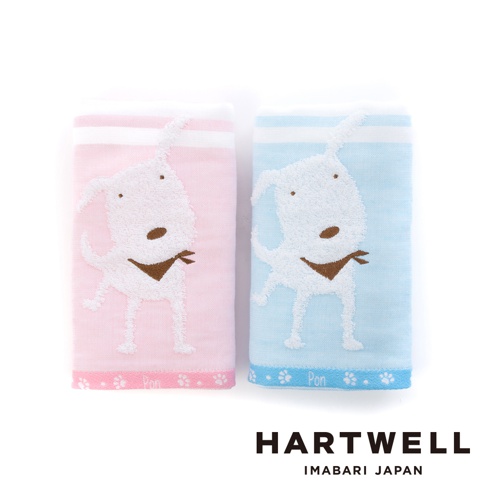 今治純棉條紋紗布浴巾，左為粉紅色，右為淺藍色，皆有白色狗狗刺繡圖案，狗狗戴著棕色領巾，浴巾底部有白色條紋及小腳印圖案。