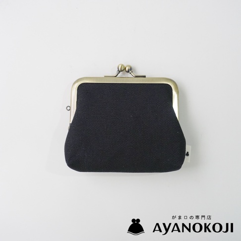 黑色純棉帆布材質的 AYANOKOJI 3.5 吋口金零錢包，有金色金屬扣環，背景為白色。