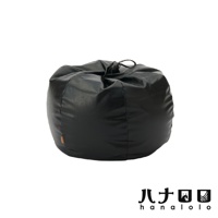 黑色皮革懶骨頭沙發，具有洋蔥式設計，頂部有束繩，底部有品牌標誌。